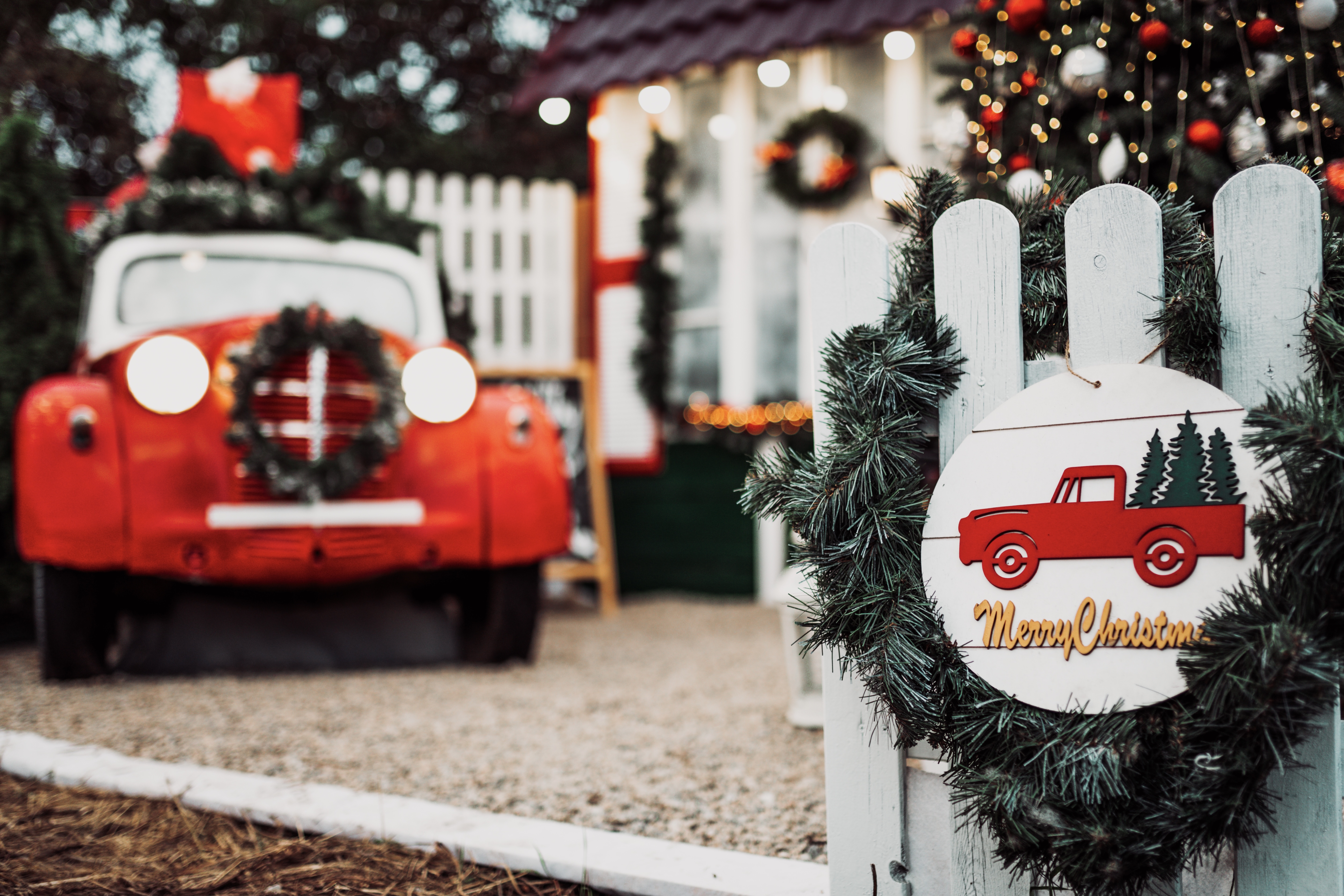 Outdoor-Christmas-Lights-Retro-Style
