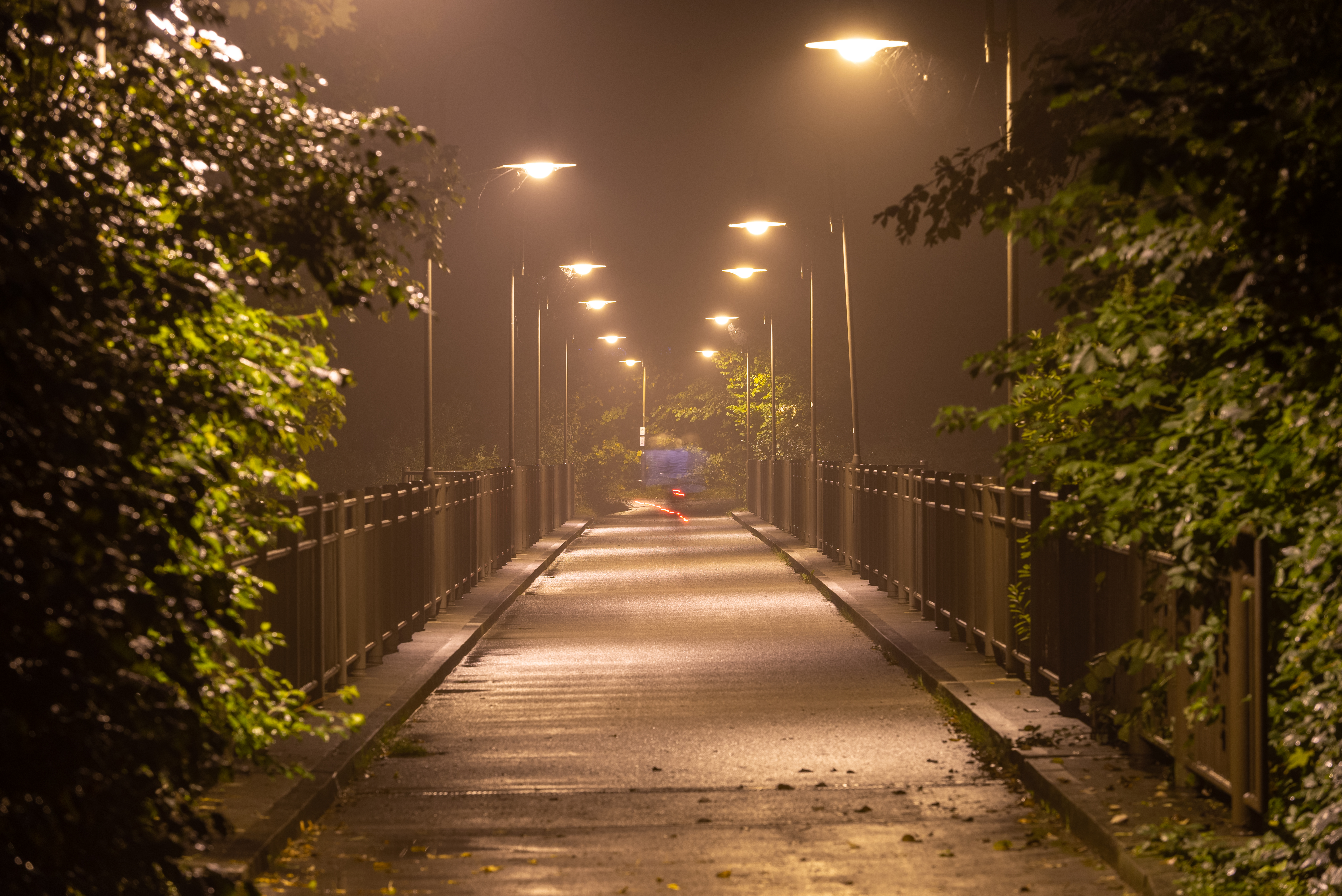 commercial-walkway-lighting
